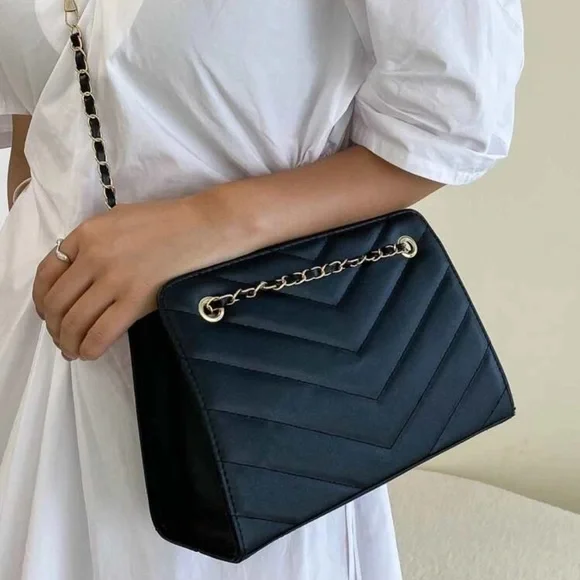 Minimalist Chevron quilted handbag nude black white chain - Picture 2 of 12